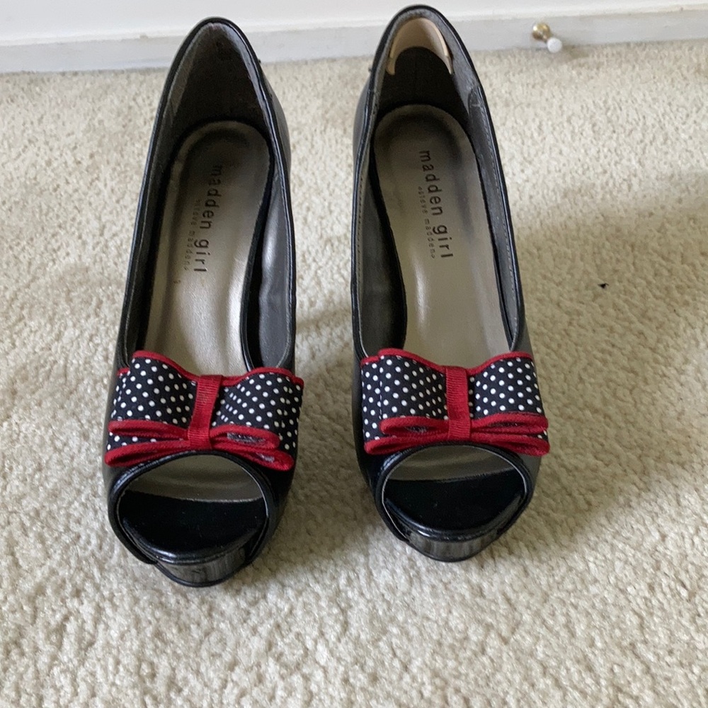 Madden Girl Luckkie Peep-Toe Pumps Black Pari